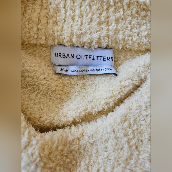 Urban Outfitters Crop Yellow Fuzzy - Picture 3 of 6
